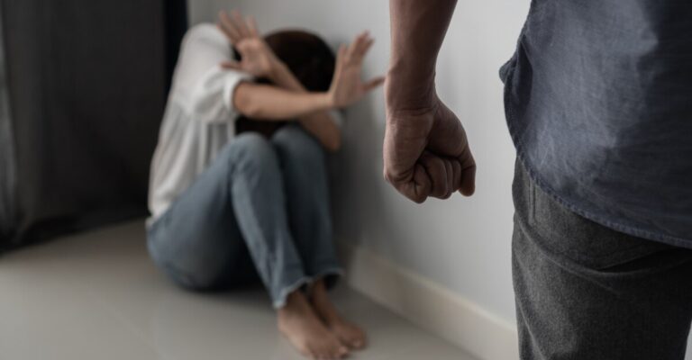 Руководство от бездействия: что нужно делать, если вы стали жертвой домашнего насилия